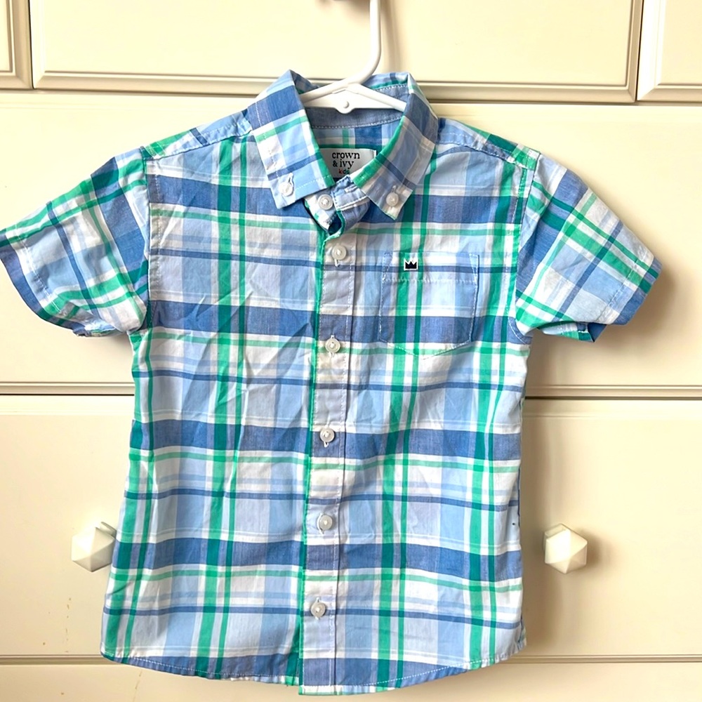 Toddler boys short sleeve button down collar shirt. Blue plaid. Size 3t.